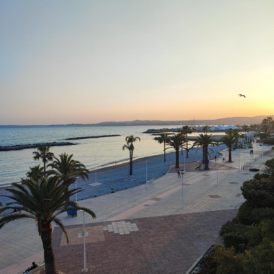 Grand Studio Bord De Mer- Acces Direct Aux Plages Saint-Laurent-du-Var Exterior photo